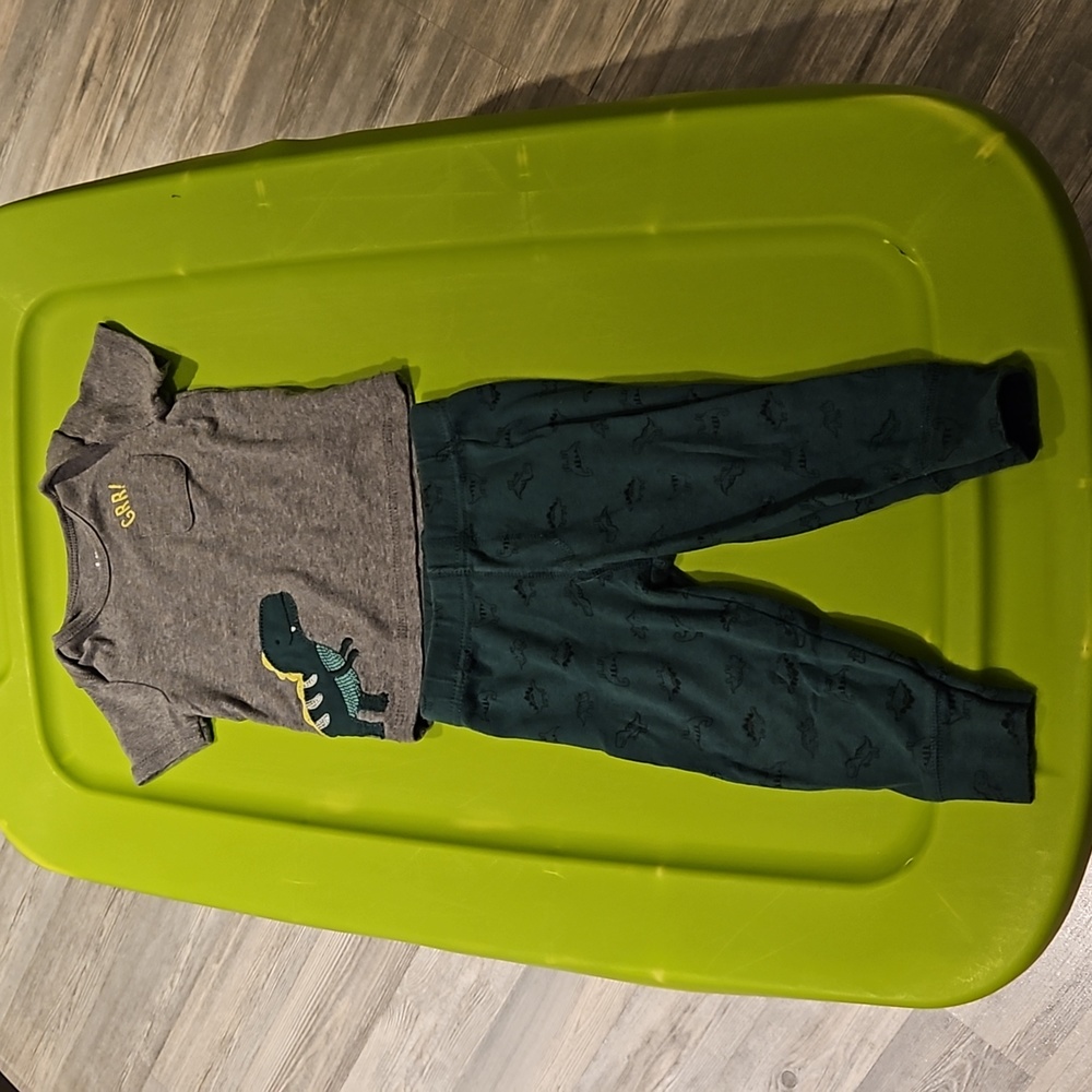5/25$ Carter's matching set size 12 months color green and gray